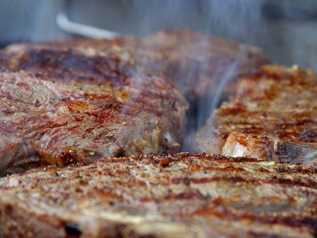 grilling-steaks-3467_640_mini